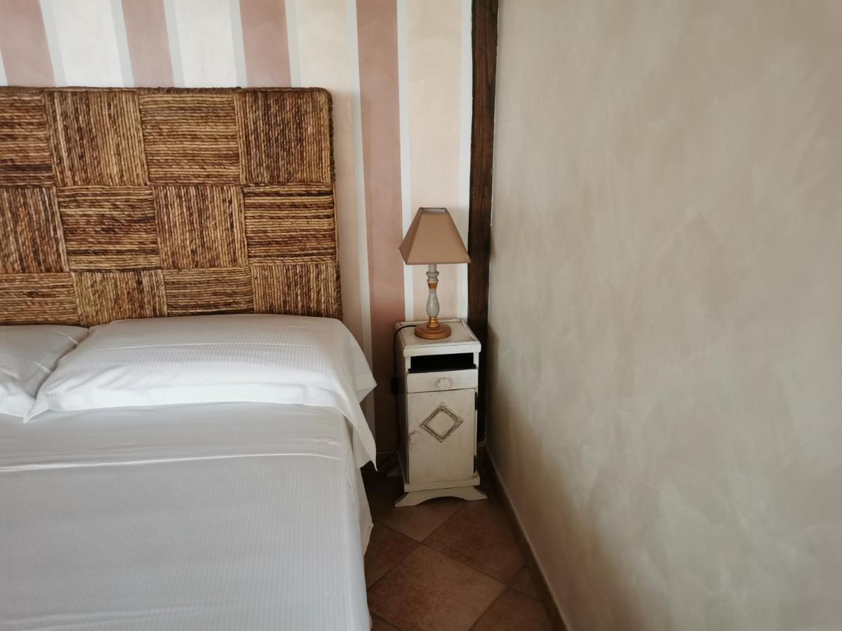 B&B Oasi Di Mamma Clara Latina Ngoại thất bức ảnh